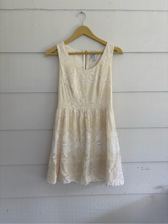 Bar III Dresses & Skirts - Bar III Cream Ivory Embroidered Lace Dress Size Small Sleeveless Fit & Flare